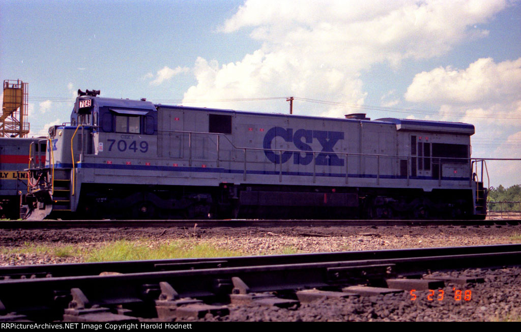 CSX 7049